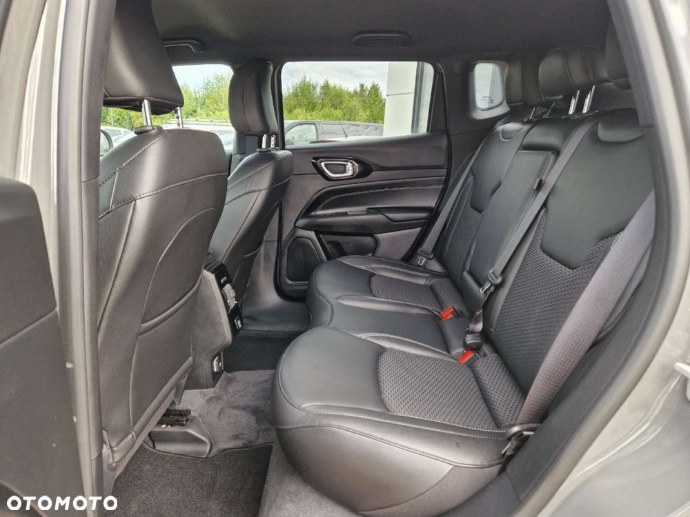 Jeep Compass - 8