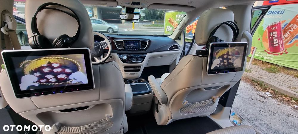 Chrysler Pacifica - 24