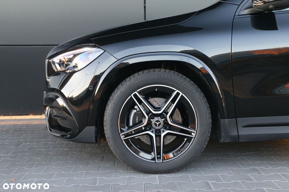 Mercedes-Benz GLA - 11