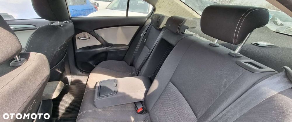 Toyota Avensis - 9
