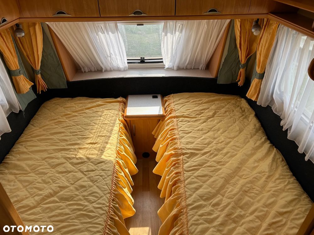 Hobby 495 zadbana z przedsionkiem i napędem - 8