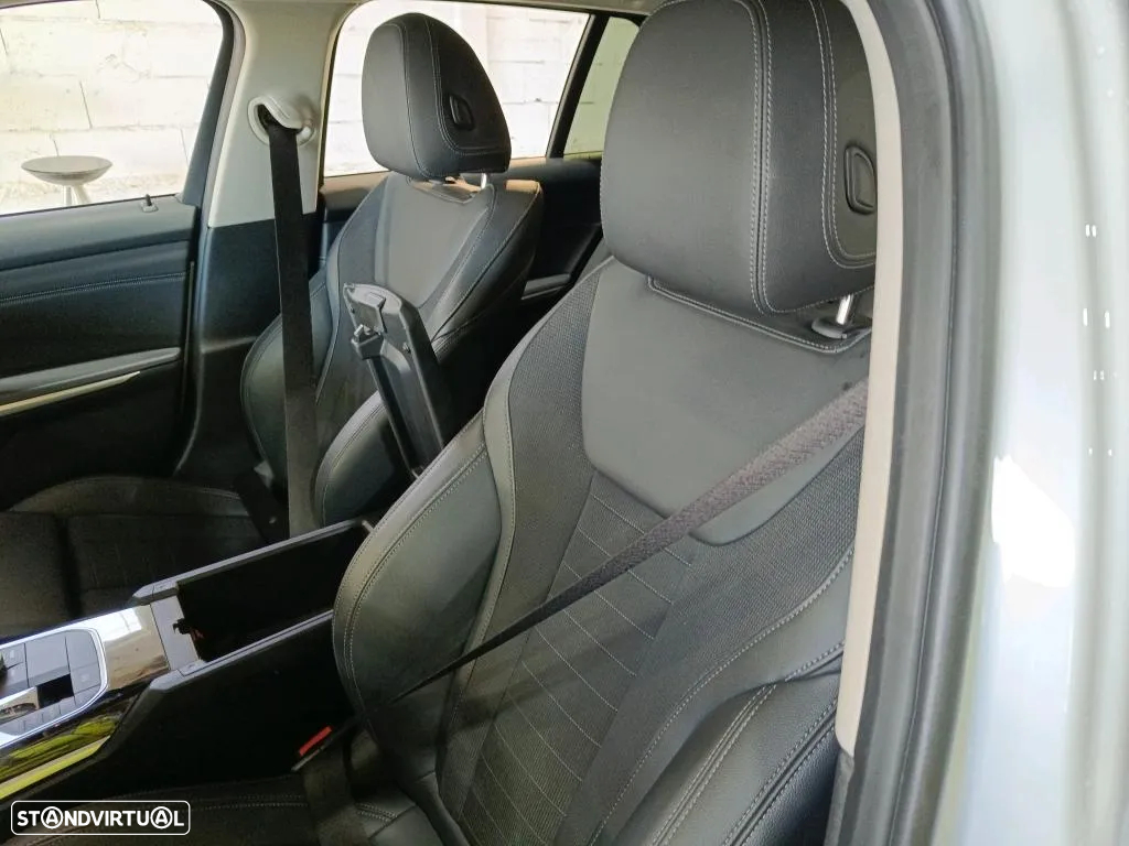 BMW 330 e Touring Auto - 3