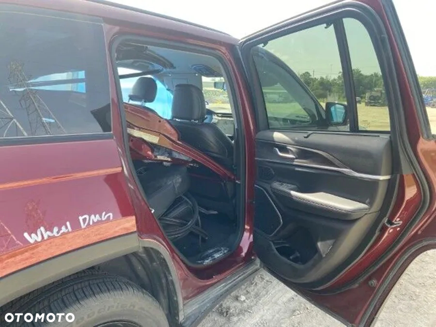 Jeep Grand Cherokee - 23