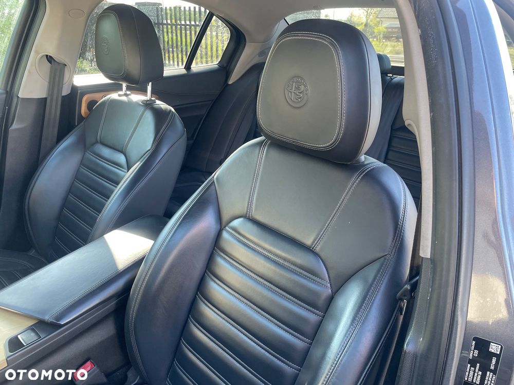 Alfa Romeo Giulia 2.2 AT8-Q4 Veloce - 10