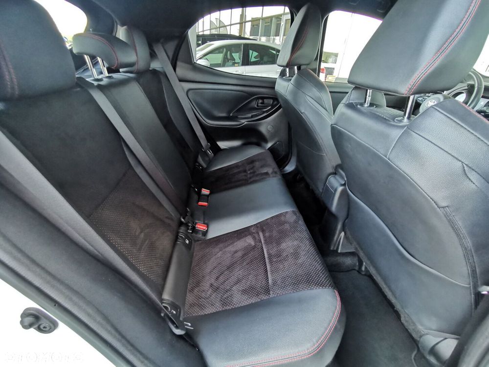 Toyota Yaris - 12