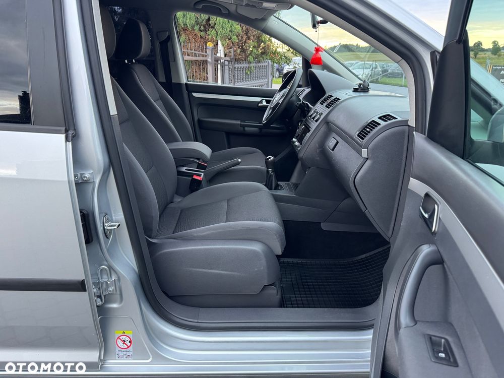 Volkswagen Touran - 11