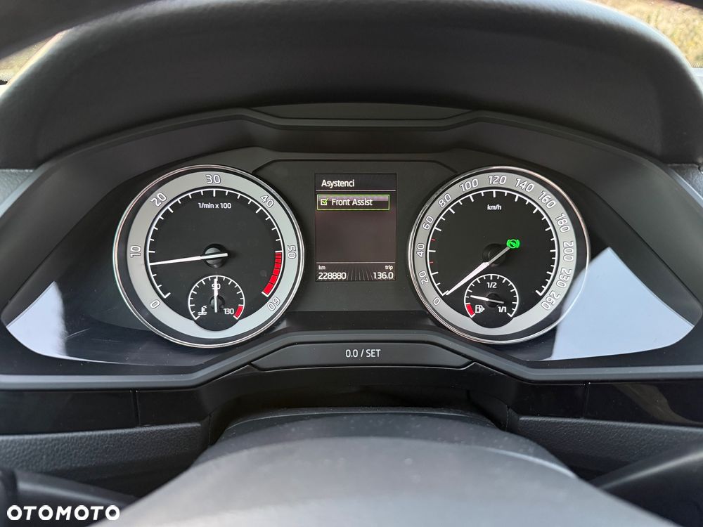 Skoda Superb 2.0 TDI DSG L&K - 33