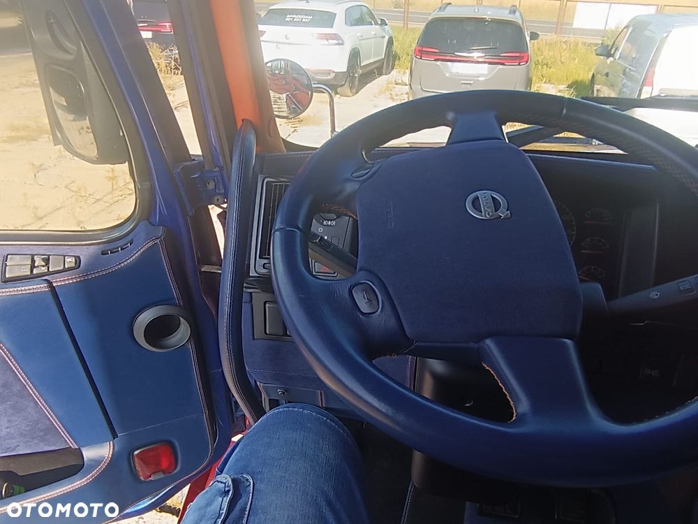 Volvo VNL 6x4 - 12