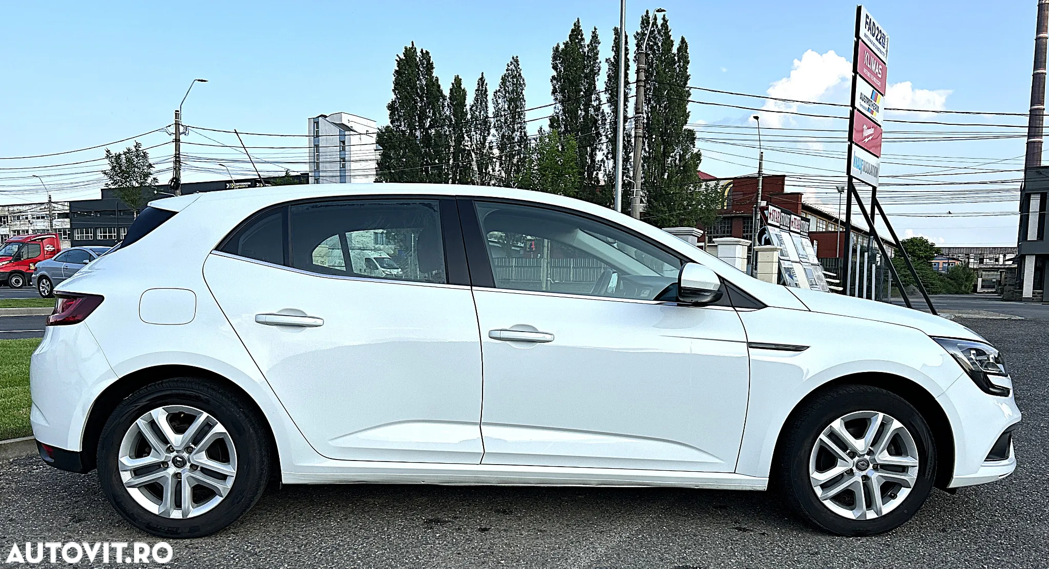 Renault Megane TCe 115 GPF ZEN - 11