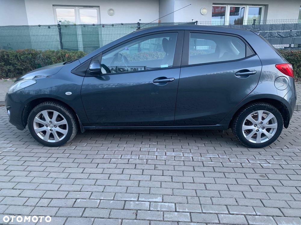 Mazda 2 2010 photo 3