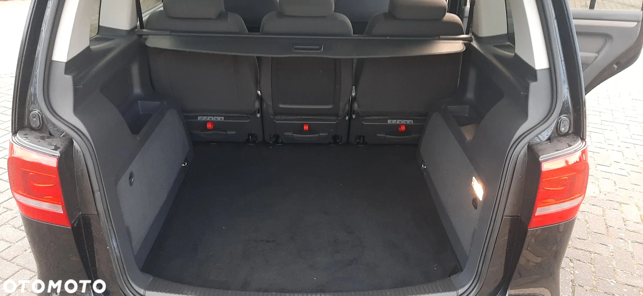 Volkswagen Touran 1.6 TDI DPF BlueMot Comfortline - 23