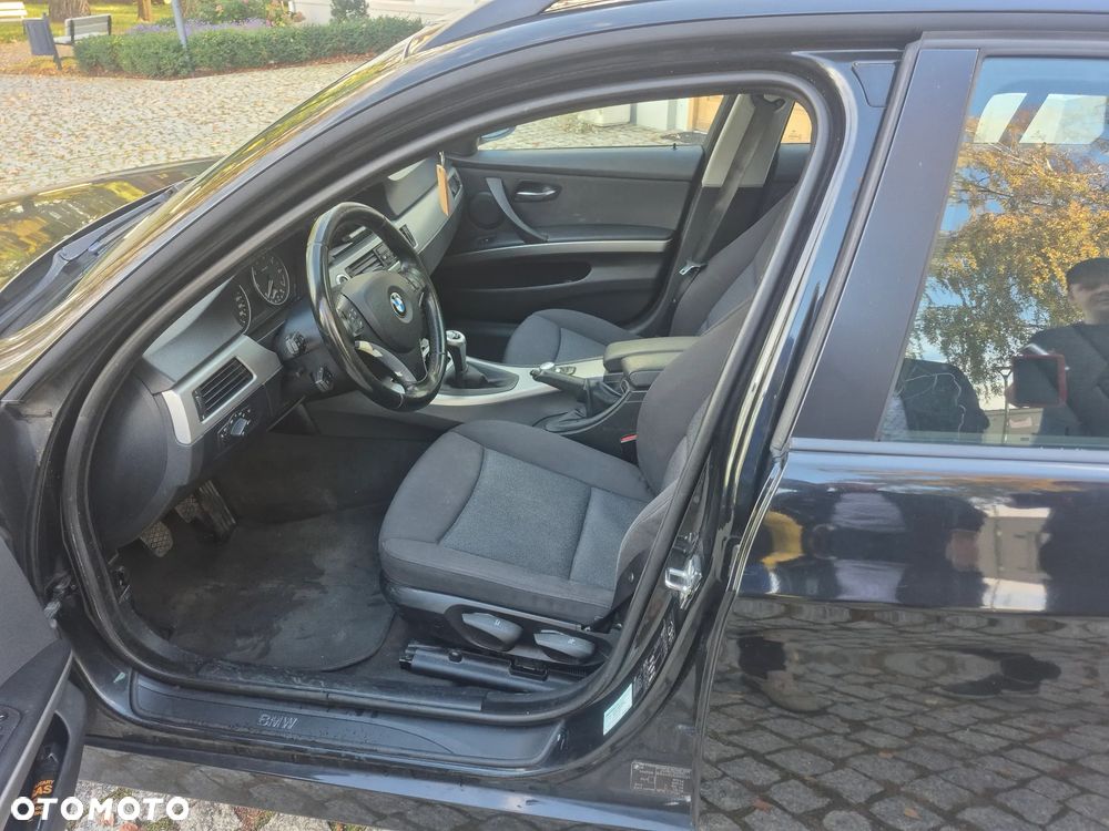 BMW Seria 3 318i - 27