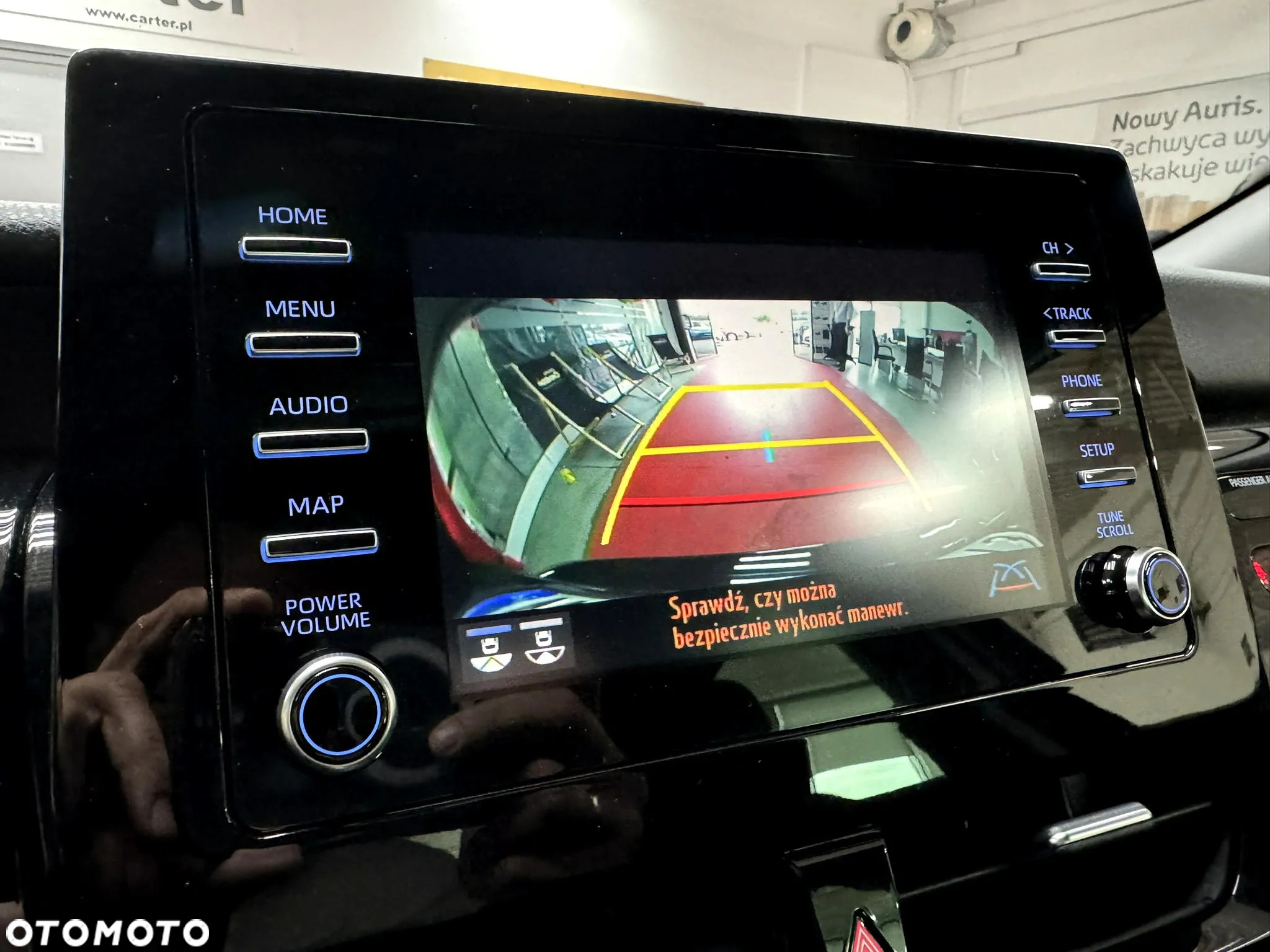 Toyota Camry 2.5 Hybrid Comfort CVT - 24