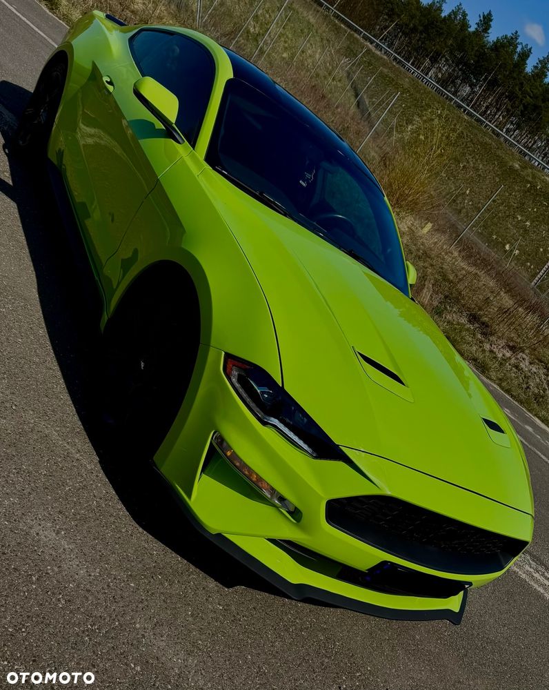 Ford Mustang - 4