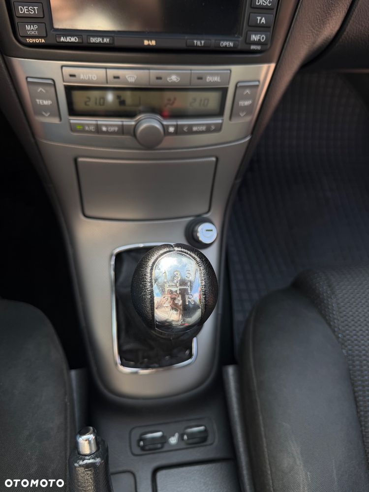 Toyota Avensis 1.8 VVT-i Sol - 17