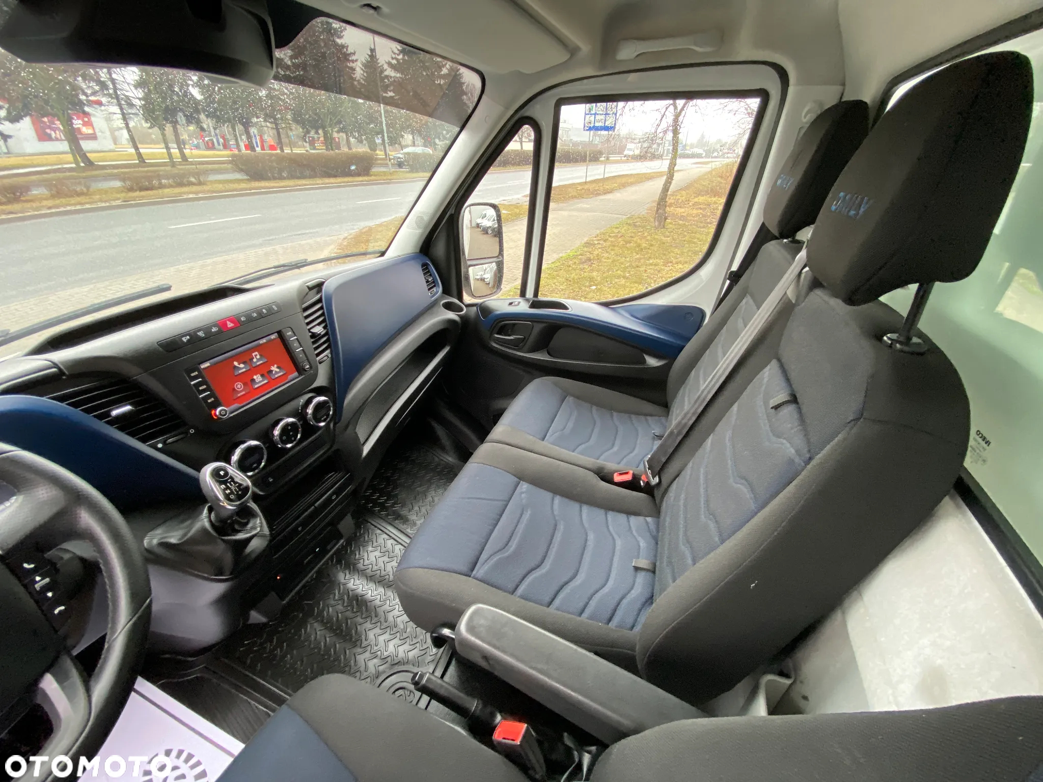 Iveco DAILY 35S16 HI-MATIC KONTENER 8 EUROPALET WINDA ZEPRO - 30