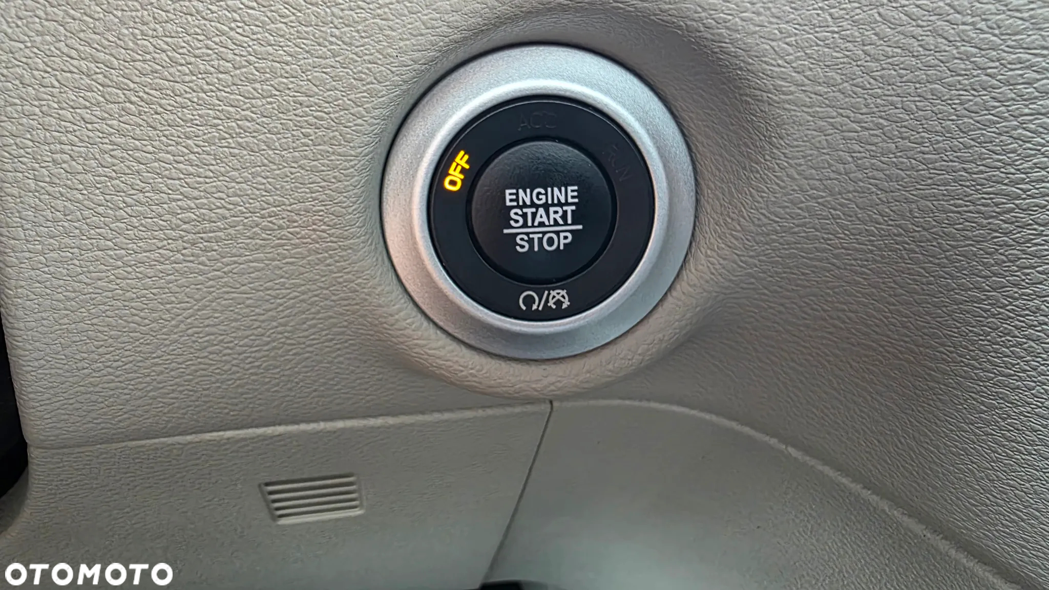 Chrysler Pacifica - 26