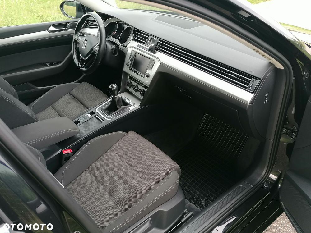 Volkswagen Passat - 8