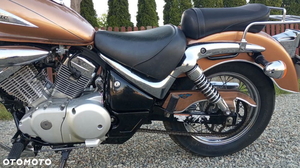 Suzuki Intruder - 12