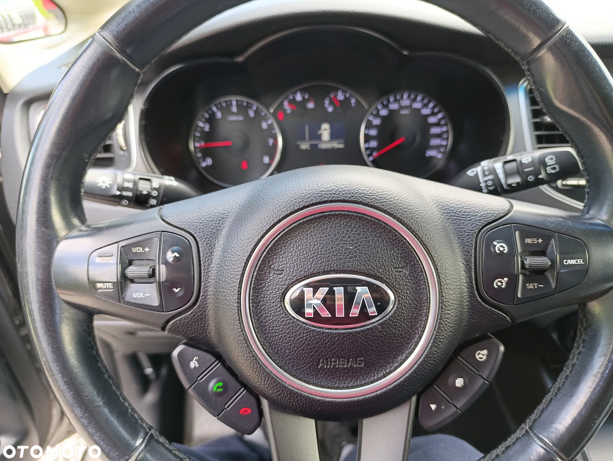 Kia Carens - 11