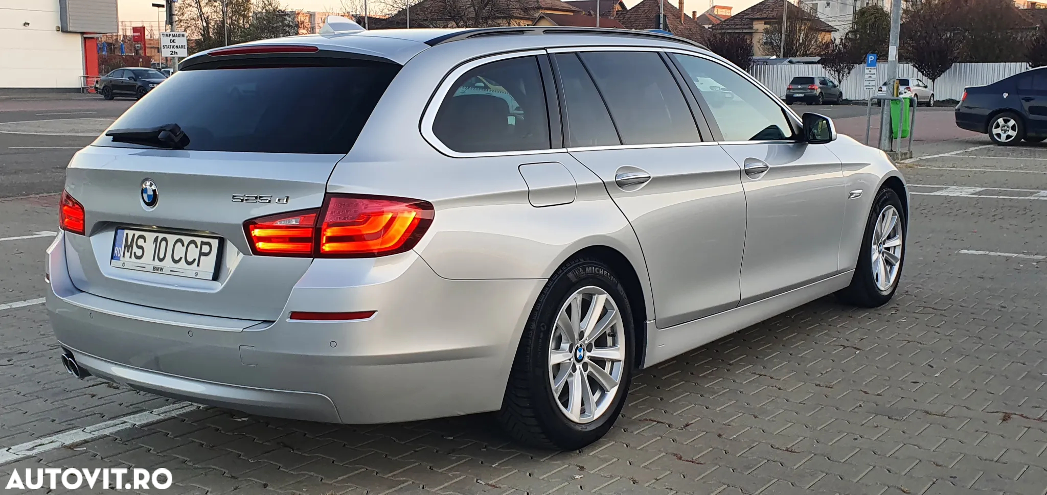 BMW Seria 5 525d Touring Sport-Aut. - 9