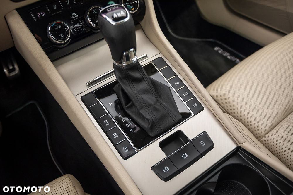 Skoda Superb 2.0 TDI SCR 4x4 L&K DSG - 27