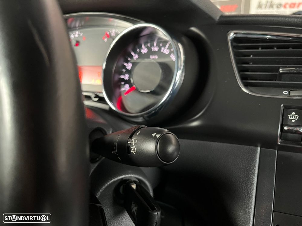 Peugeot 3008 1.6 e-HDi Allure CMP6 - 22