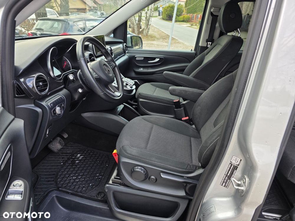 Mercedes-Benz Klasa V - 12