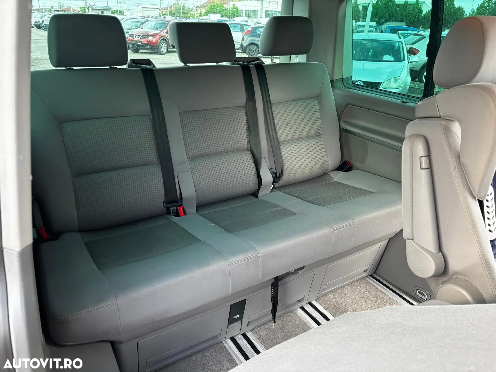 Volkswagen Multivan - 14