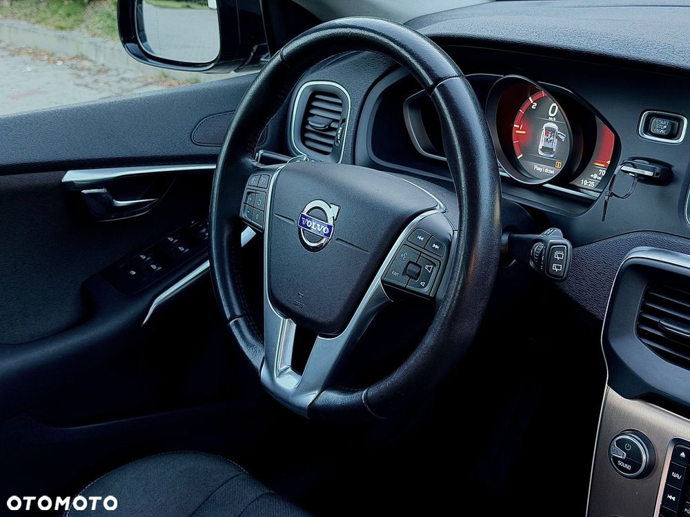 Volvo V40 Cross Country - 22