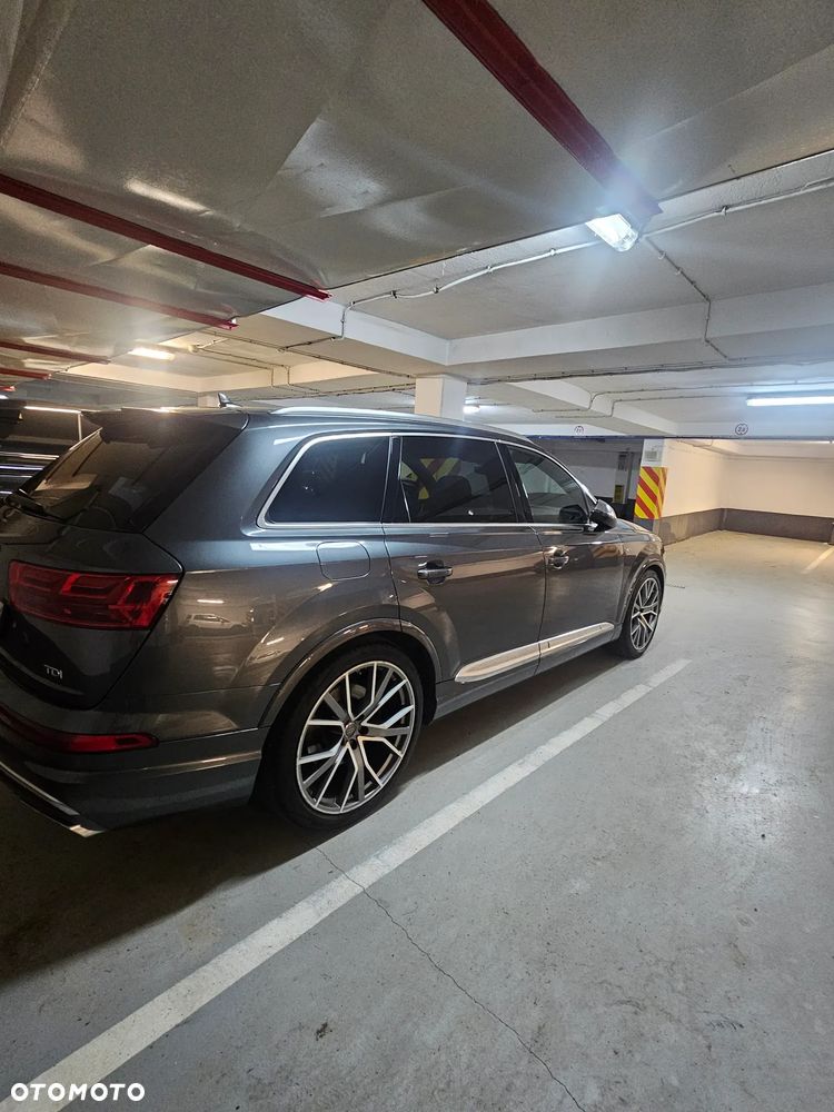 Audi SQ7 - 7