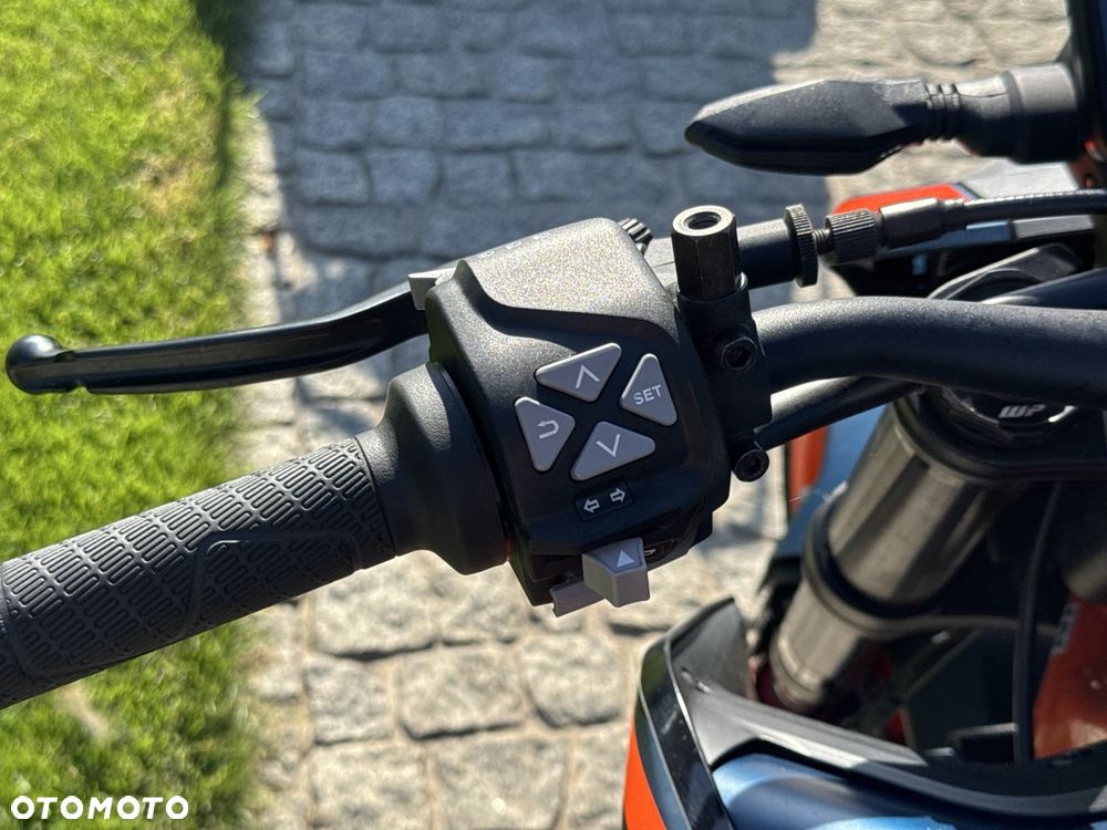 KTM DUKE 890 - 26