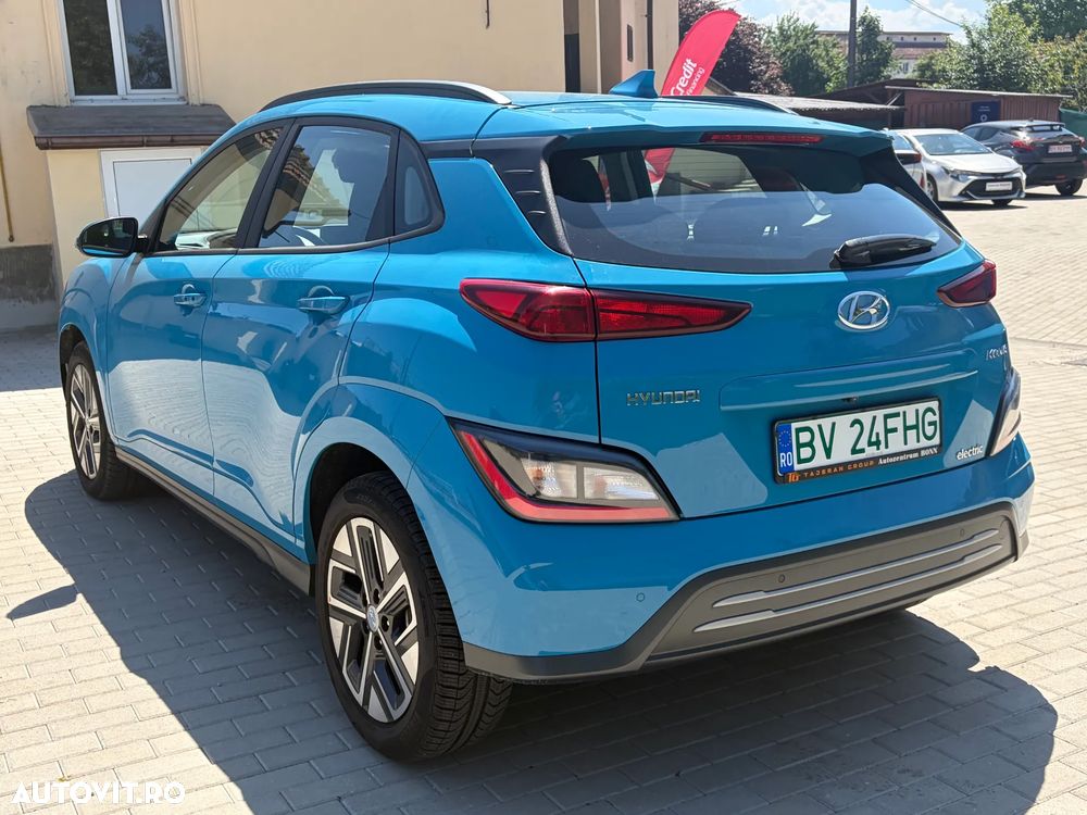 Hyundai KONA Select - 4