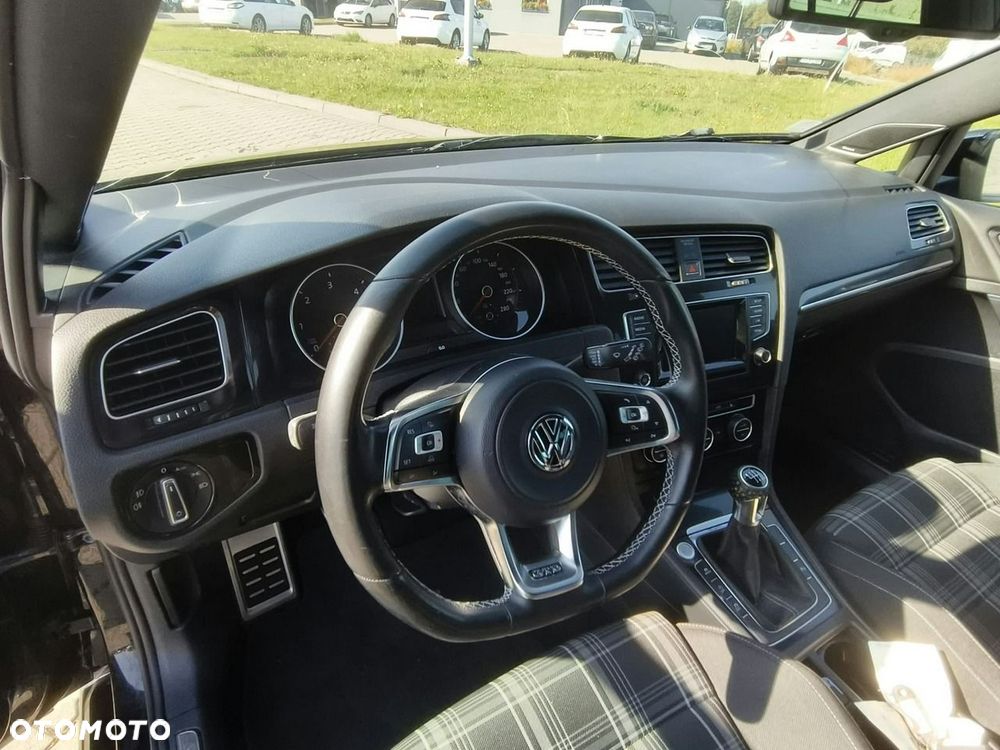 Volkswagen Golf - 12