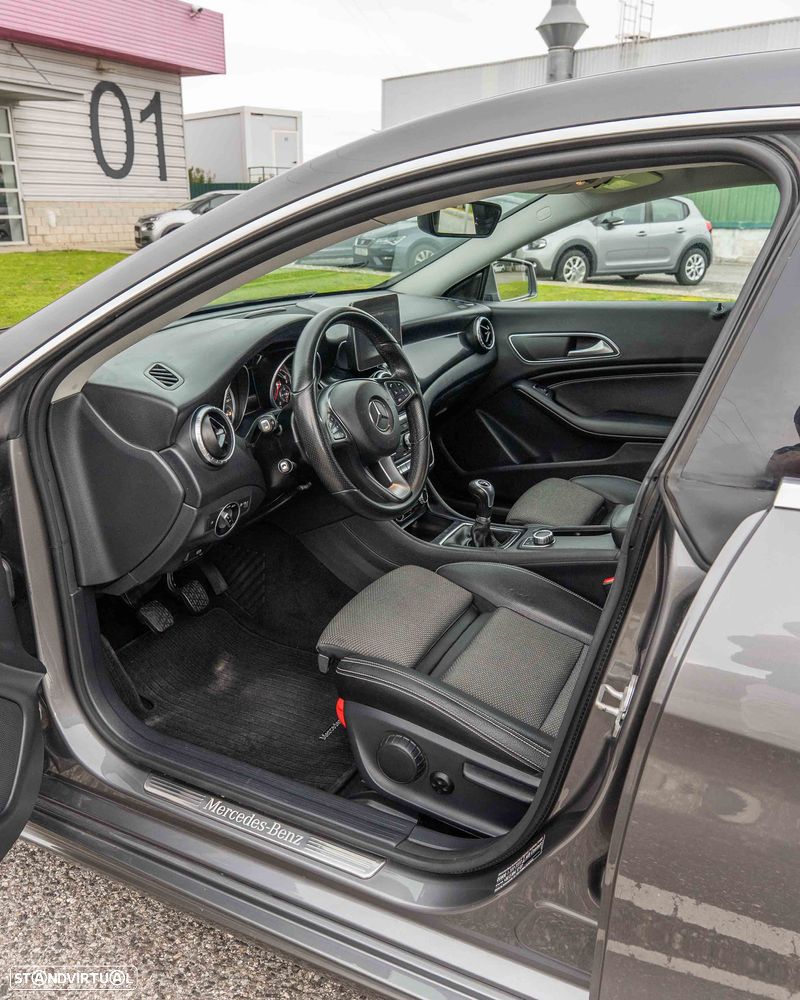 Mercedes-Benz CLA 180 d Shooting Brake - 10