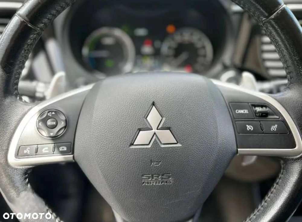 Mitsubishi Outlander 2.0 4WD Top - 26