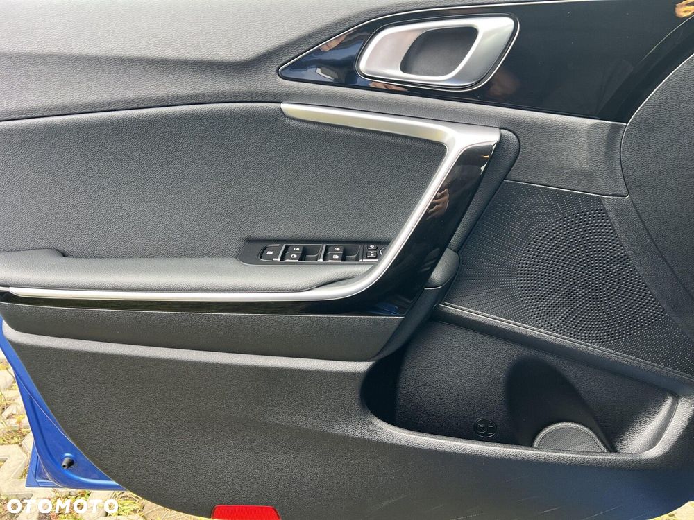 Kia Ceed - 10