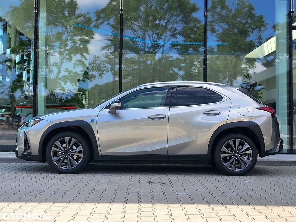 Lexus UX 300h F Sport Design - 3