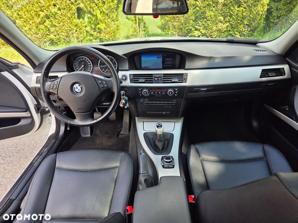 BMW Seria 3 318i Edition Exclusive - 16