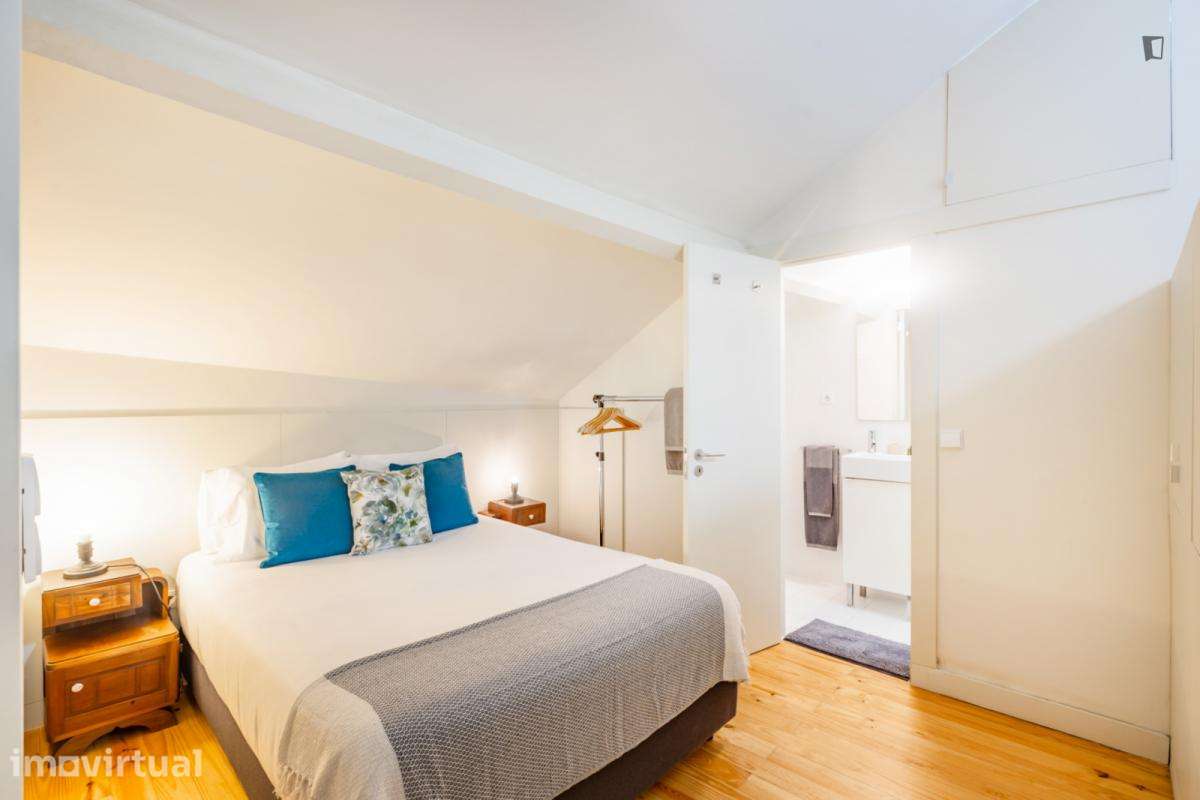 Apartamento com 2 quartos - localizado em Santo Ildefonso Porto - Grande imagem: 2/36