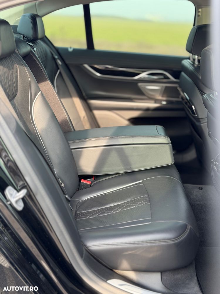 BMW Seria 7 740d xDrive MHEV - 10
