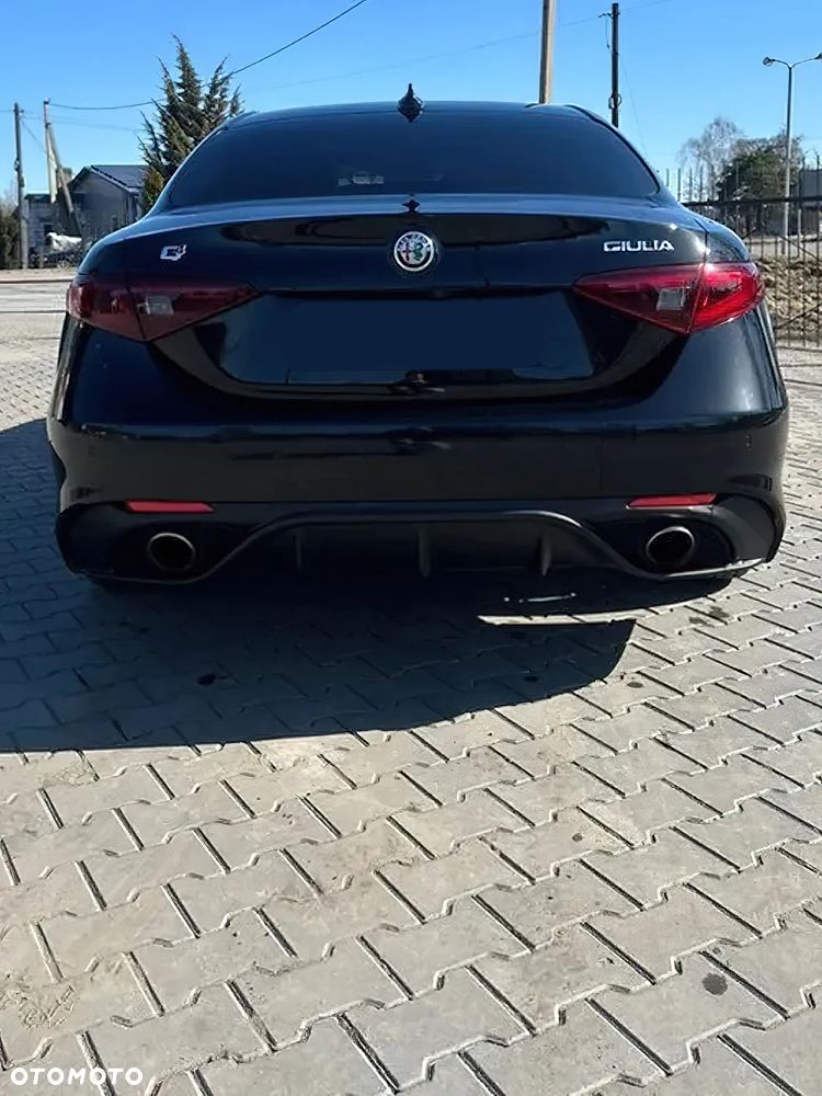 Alfa Romeo Giulia - 5