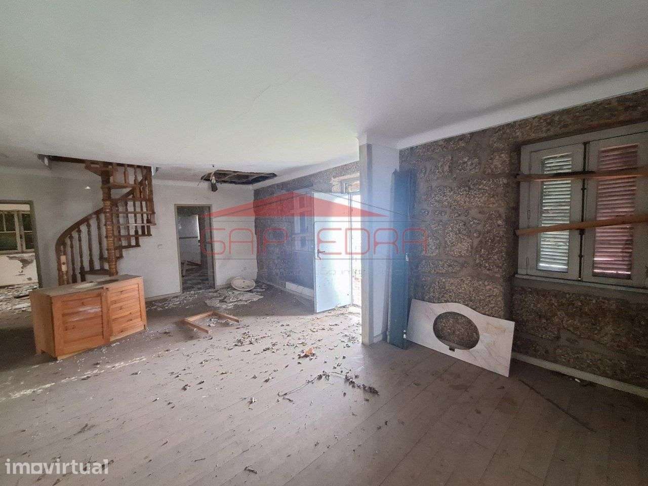 Moradia Oliveira do Hospital na zona da Chamusca da Beira - Grande imagem: 5/33