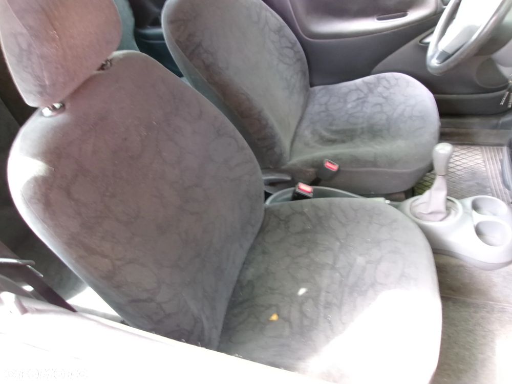 FOTELE  KOMPL. TOYOTA YARIS I  99-05 - 1