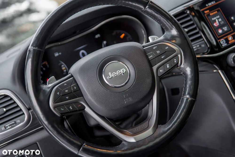 Jeep Grand Cherokee - 38