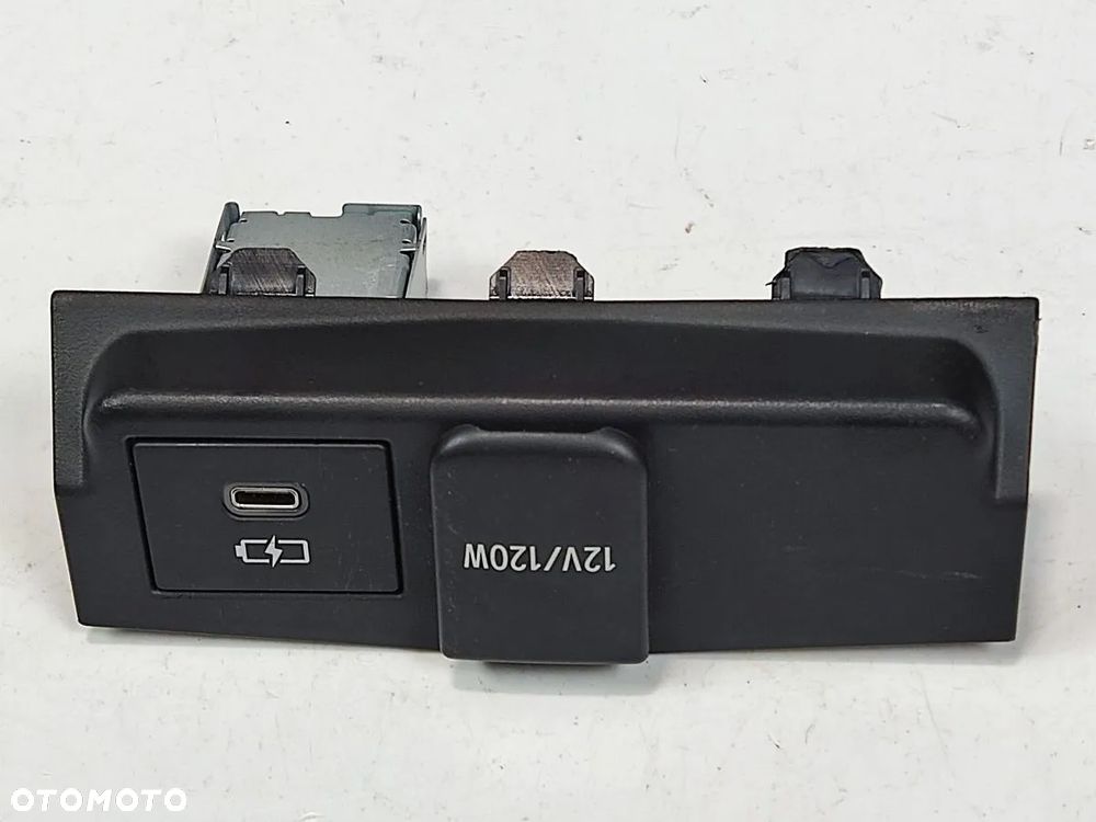 TOYOTA COROLLA E21 od 2022r Gniazdo Zapalniczki USB - 1