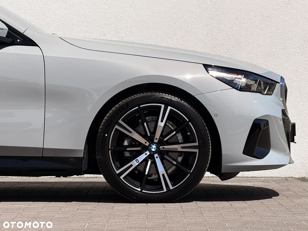 BMW Seria 5 520d xDrive - 14