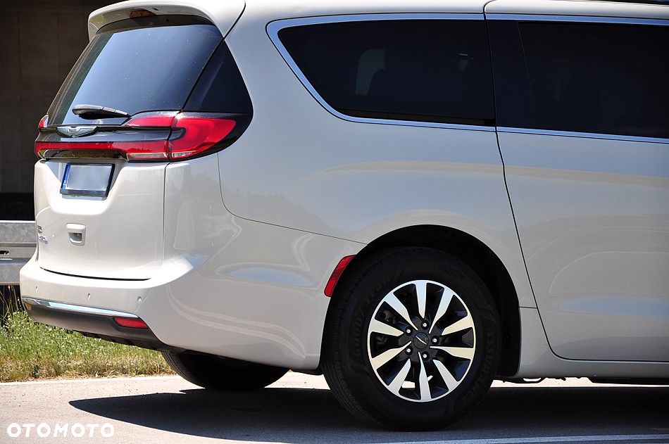 Chrysler Pacifica - 12