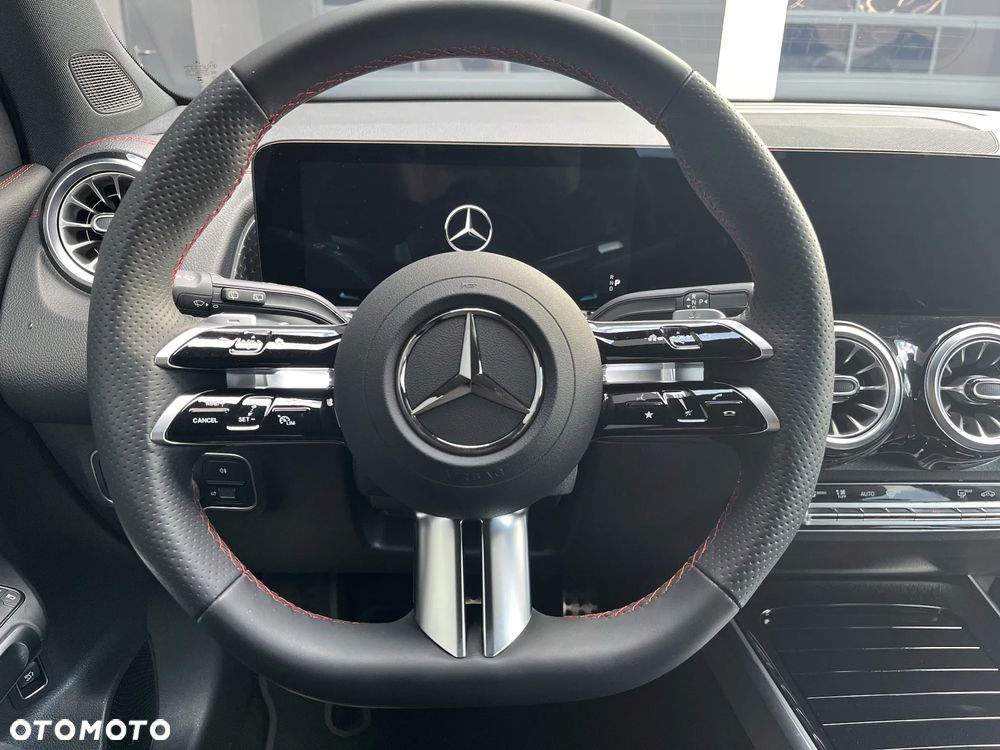 Mercedes-Benz EQB - 16