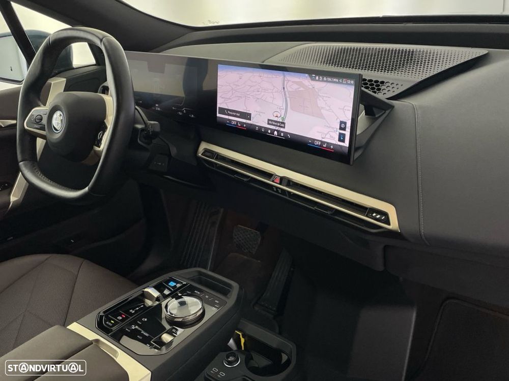 BMW iX xDrive 40 Pack Desportivo - 23